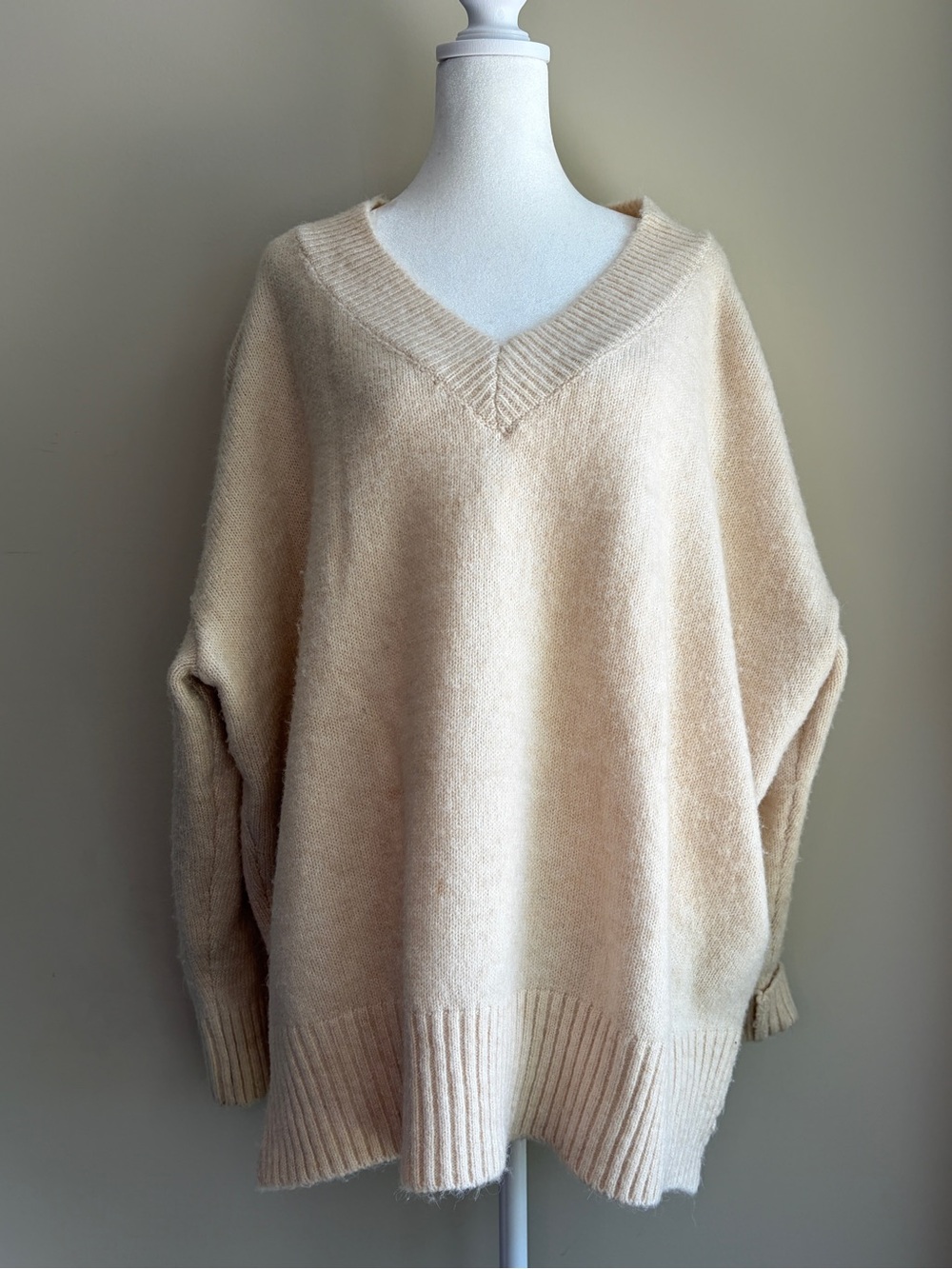Mint Choco Women's Small Soft V-Neck Oversized Sweater - Cream